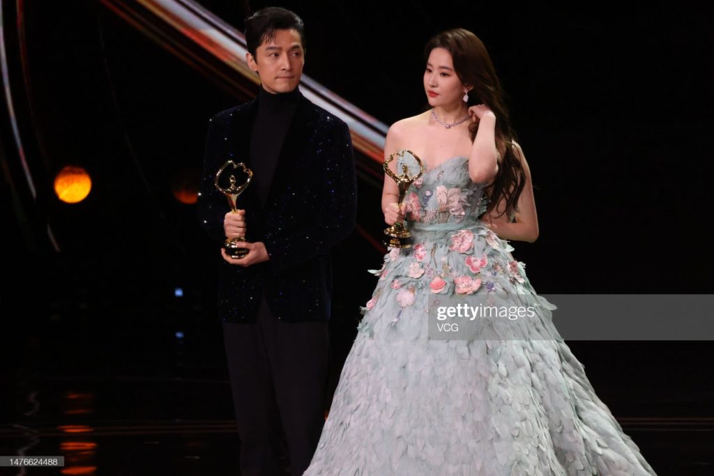 Actress Liu Yifei and actor Hu Ge attend 2022 Weibo Awards Ceremony 