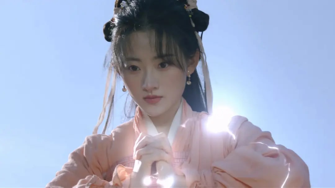 Yang Yutong as Zhao Ling'er using her thunder spell (Sword and Fairy 1)