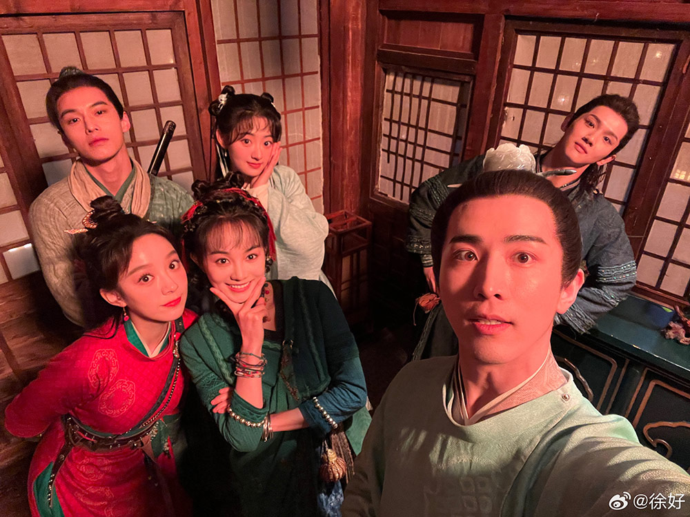 "Sword and Fairy 1" group selfie - 
Ye Sheng Jia, Hu Yi Xuan, Yang Yutong, Xu Hao, He Yu, Li Chuan