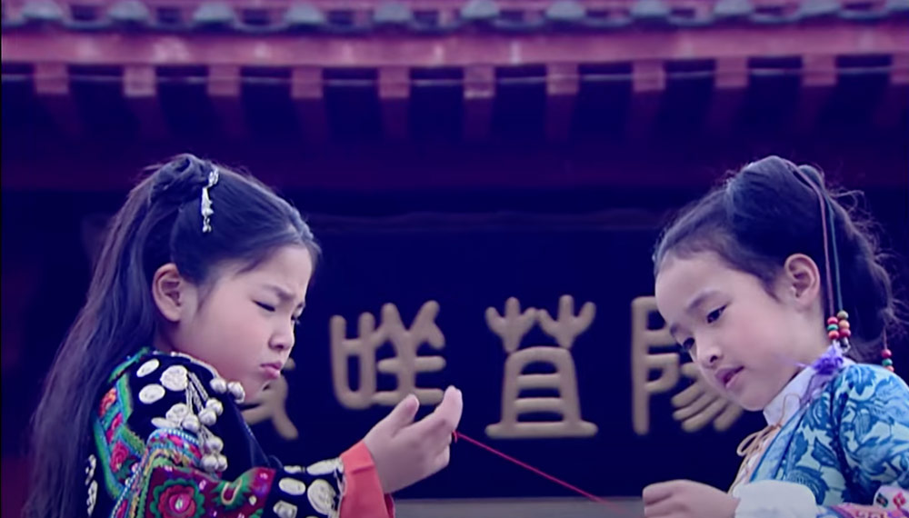 Young Ling'er and Anu during their childhood (Chinese Paladin 2005)